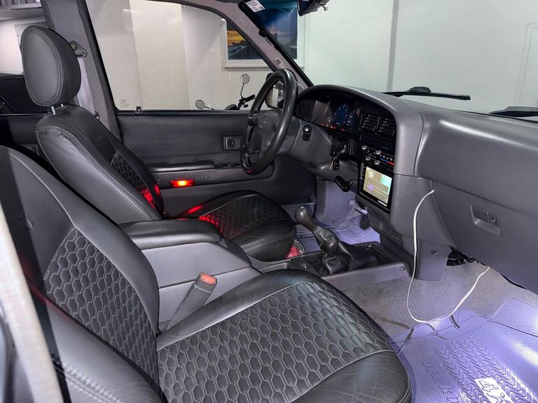 Toyota Hilux CD DX 4x4 3.0 8V 90cv Diesel