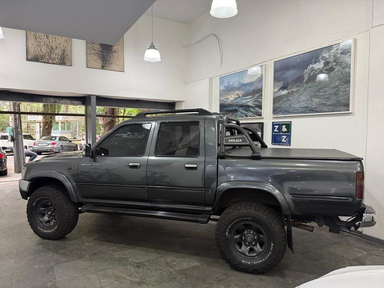 Toyota Hilux CD DX 4x4 3.0 8V 90cv Diesel