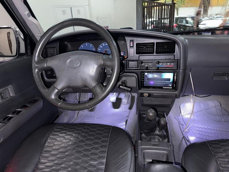 Toyota Hilux CD DX 4x4 3.0 8V 90cv Diesel