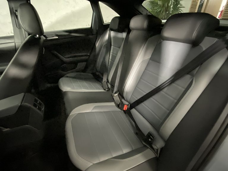 VolksWagen Nivus Highline 1.0 200 TSI Flex Aut.