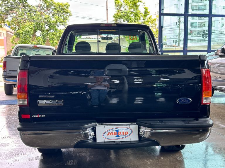 Ford F-250 XLT 3.9 4x2 Diesel TB