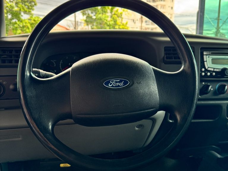 Ford F-250 XLT 3.9 4x2 Diesel TB