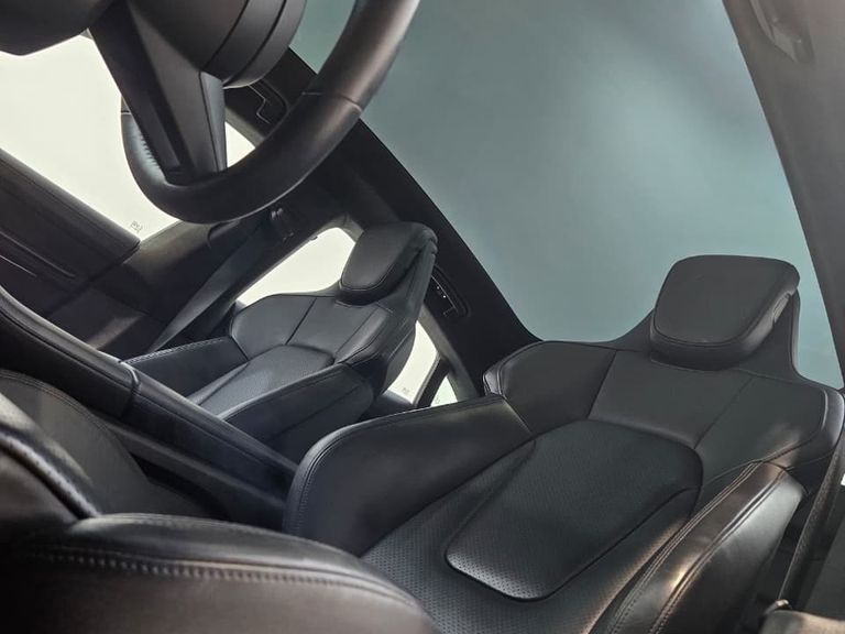 Porsche Taycan Turbo (Elétrico)
