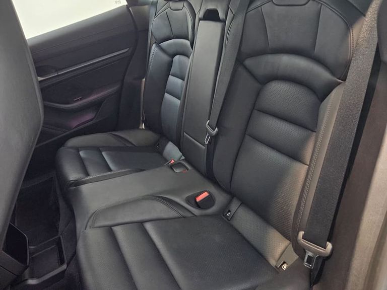 Porsche Taycan Turbo (Elétrico)