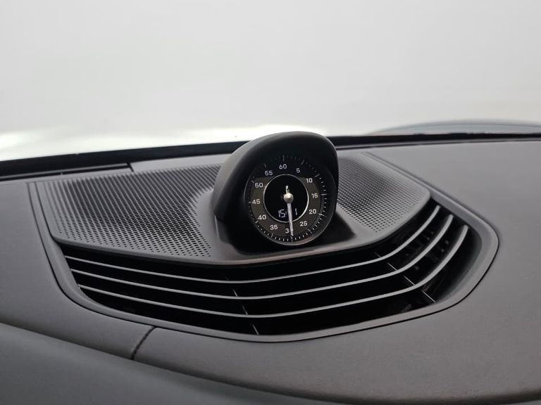 Porsche Taycan Turbo (Elétrico)