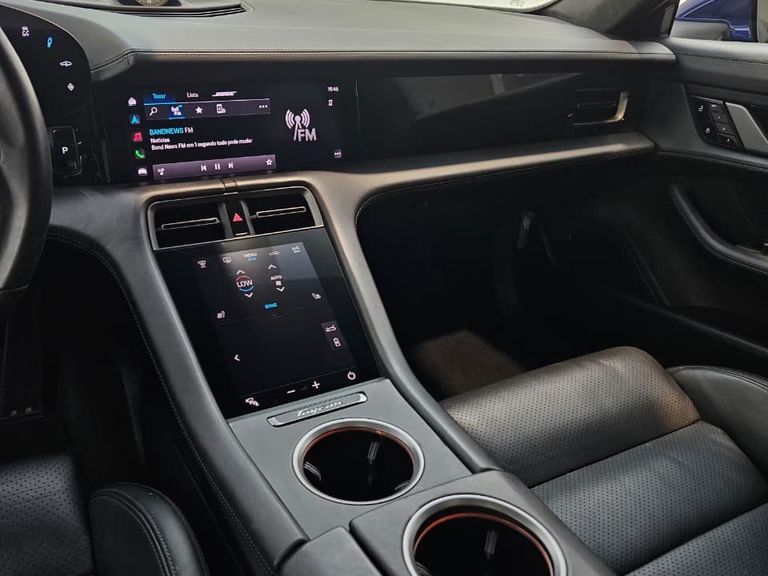 Porsche Taycan Turbo (Elétrico)