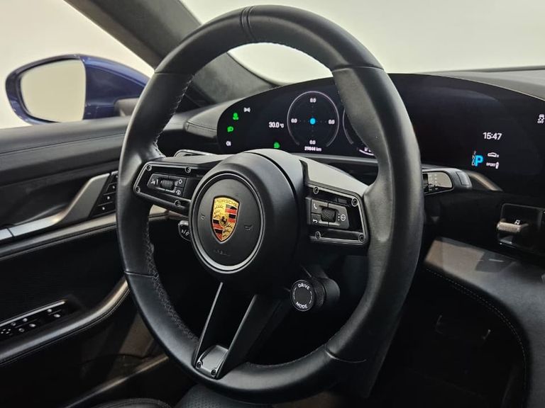 Porsche Taycan Turbo (Elétrico)