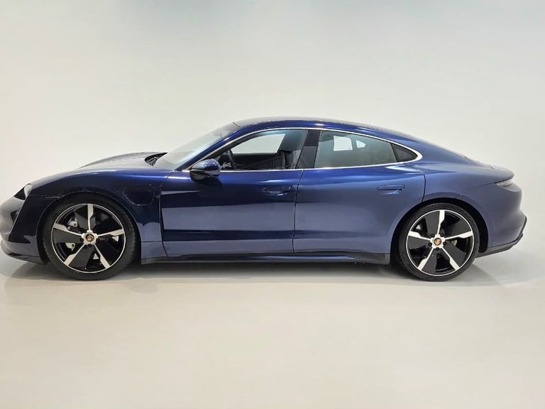 Porsche Taycan Turbo (Elétrico)