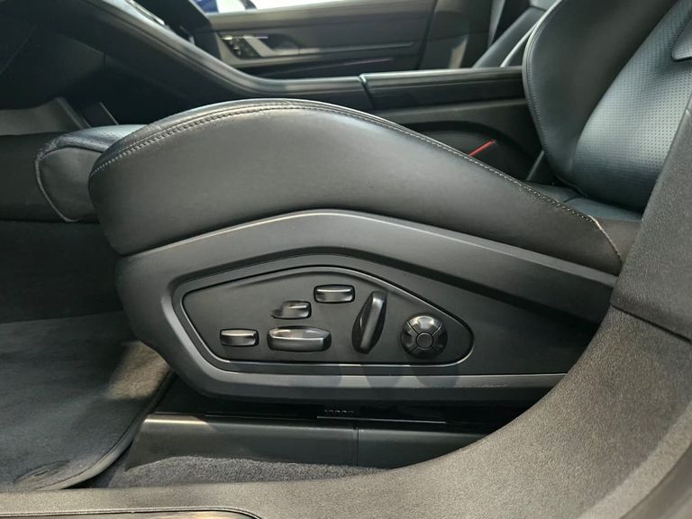 Porsche Taycan Turbo (Elétrico)