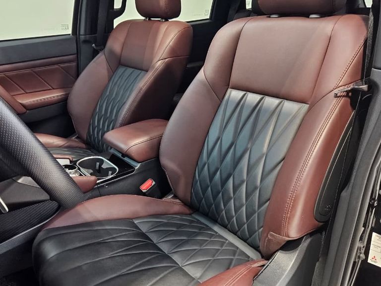 Mitsubishi Pajero Sport Le.Black 2.4 4x4 (Die) Aut.