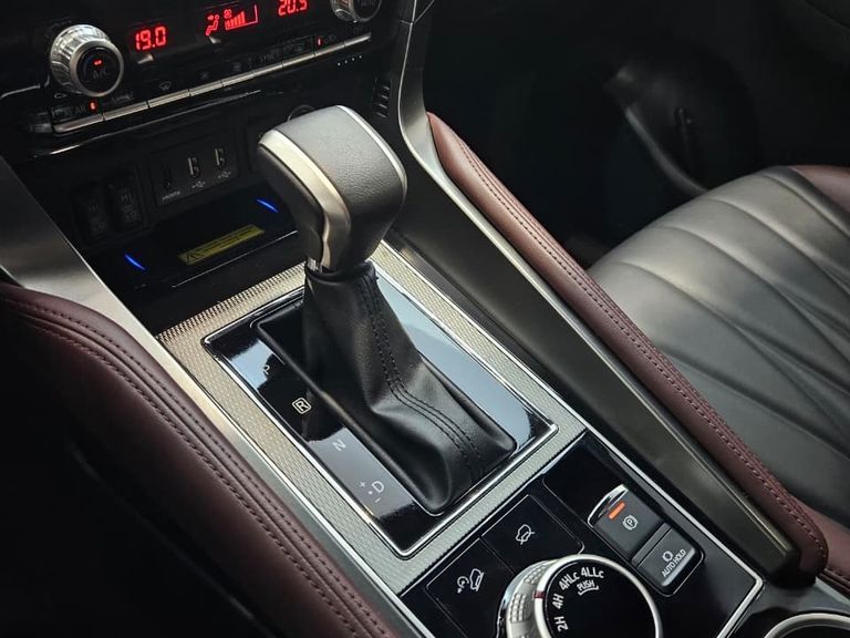 Mitsubishi Pajero Sport Le.Black 2.4 4x4 (Die) Aut.