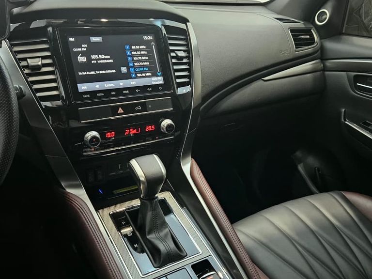 Mitsubishi Pajero Sport Le.Black 2.4 4x4 (Die) Aut.