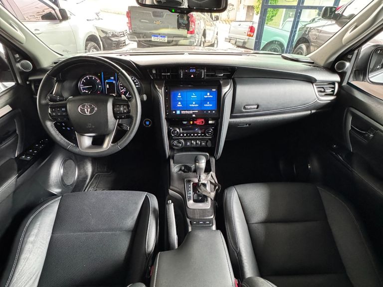 Toyota Hilux SW4 SRX Plat. 4x4 2.8 TB Die. Aut.