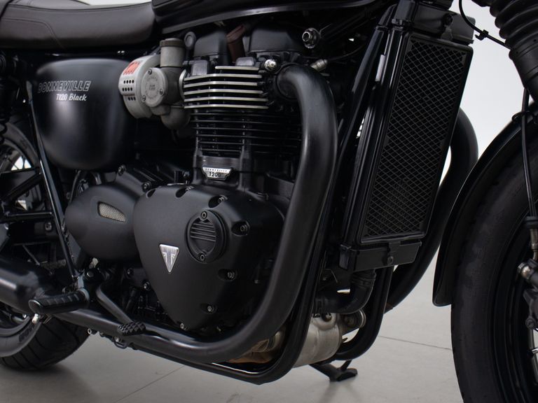 TRIUMPH BONNEVILLE T120 BLACK