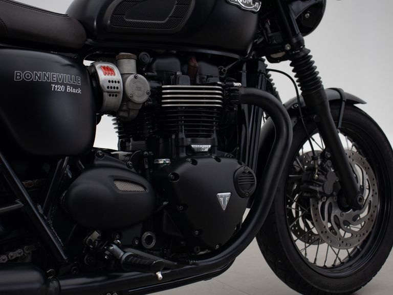 TRIUMPH BONNEVILLE T120 BLACK