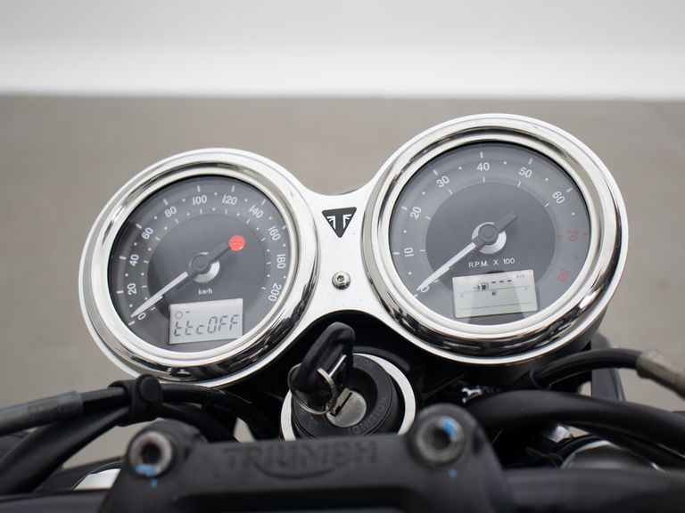 TRIUMPH BONNEVILLE T120 BLACK