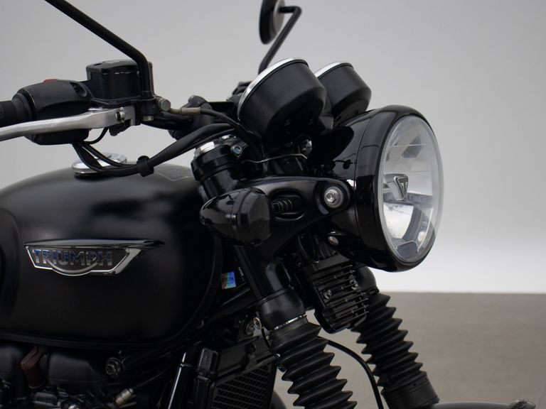 TRIUMPH BONNEVILLE T120 BLACK
