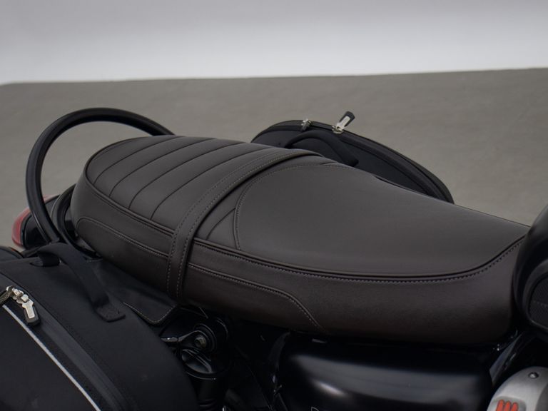 TRIUMPH BONNEVILLE T120 BLACK