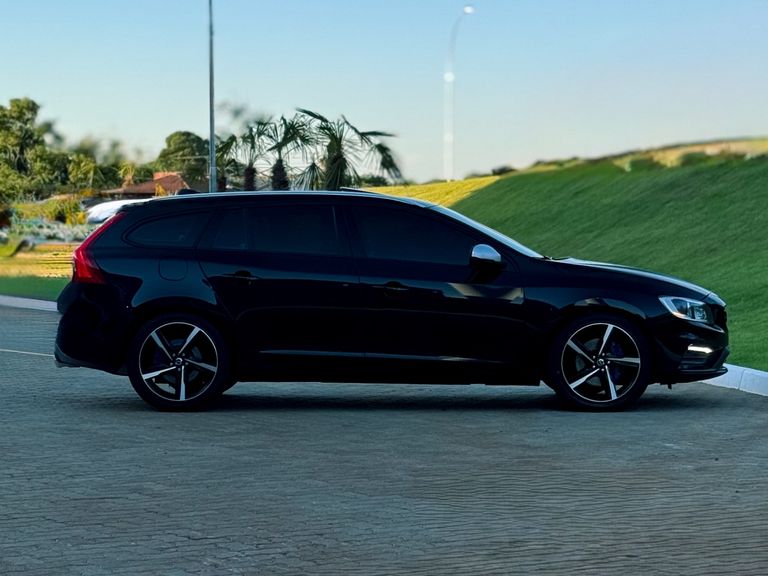 Volvo V60 T-6 R-DESIGN 3.0 AWD 4p