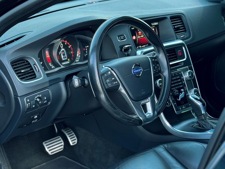 Volvo V60 T-6 R-DESIGN 3.0 AWD 4p