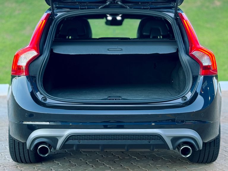 Volvo V60 T-6 R-DESIGN 3.0 AWD 4p