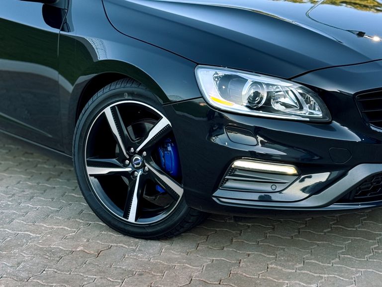 Volvo V60 T-6 R-DESIGN 3.0 AWD 4p