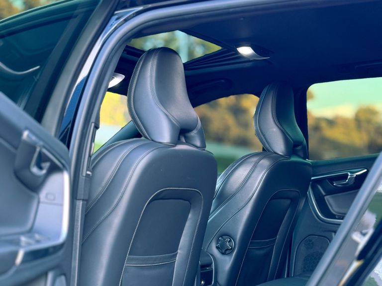Volvo V60 T-6 R-DESIGN 3.0 AWD 4p