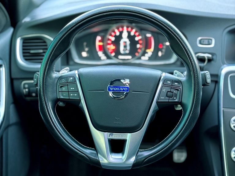 Volvo V60 T-6 R-DESIGN 3.0 AWD 4p