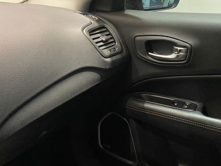 Jeep 2.0 16V DIESEL LONGITUDE 4X4 AUTOMÁTICO
