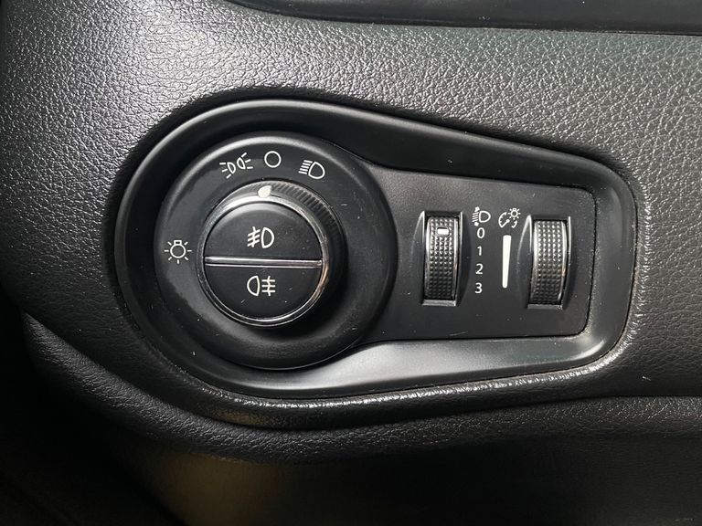 Jeep Renegade Sport 1.8 4x2 Flex 16V Aut.