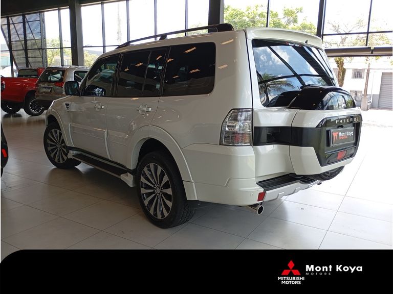 Mitsubishi Pajero HPE Full 3.2 4x4 T.I.Dies. 5p Aut