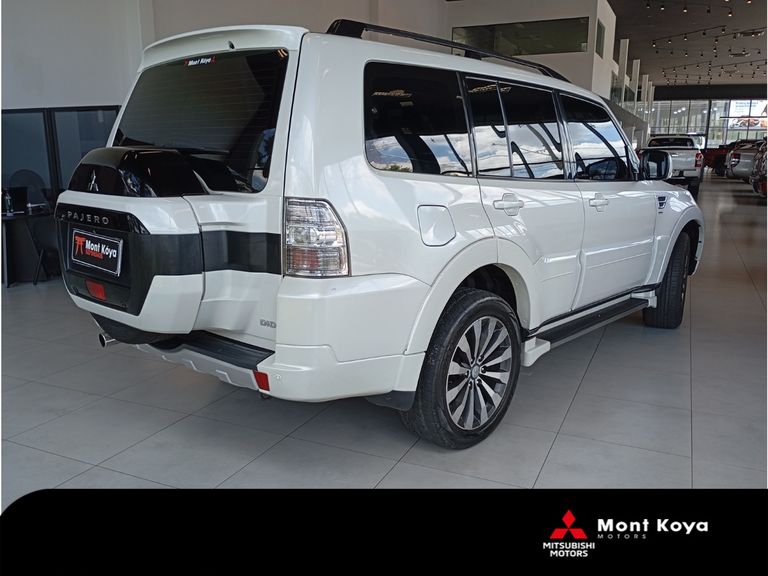 Mitsubishi Pajero HPE Full 3.2 4x4 T.I.Dies. 5p Aut