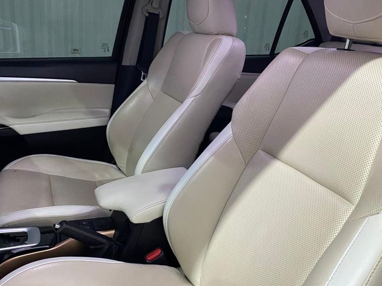 Toyota Hilux SW4 SRX Diamo. 4x4 2.8 TB Die Aut.