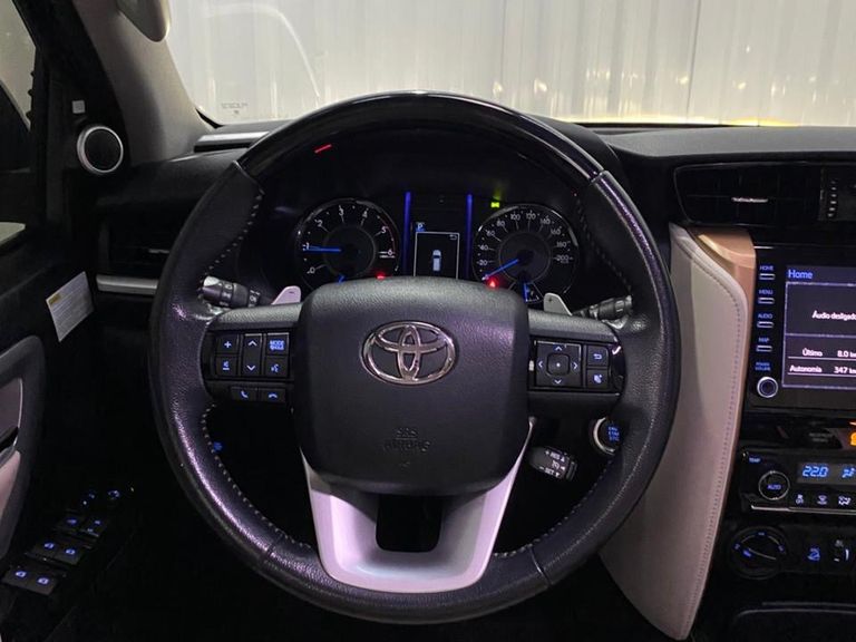 Toyota Hilux SW4 SRX Diamo. 4x4 2.8 TB Die Aut.