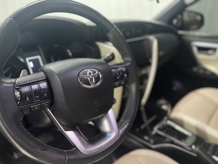 Toyota Hilux SW4 Diamond 2.8 TB 4x4 Die. Aut.