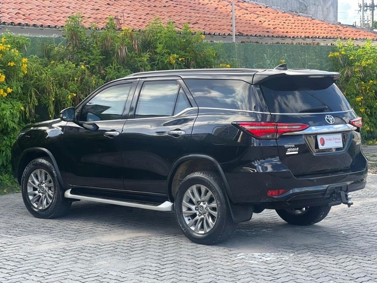 Toyota Hilux SW4 SRX 4x4 2.8 TDI 16V Dies. Aut.