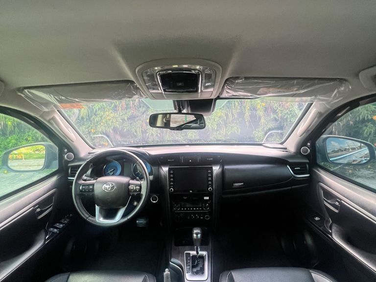 Toyota Hilux SW4 SRX 4x4 2.8 TDI 16V Dies. Aut.