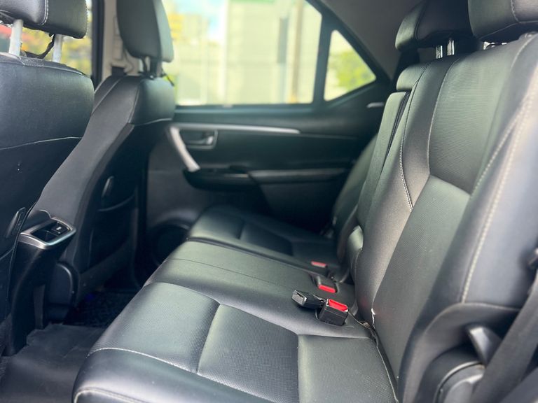 Toyota Hilux SW4 SRX 4x4 2.8 TDI 16V Dies. Aut.