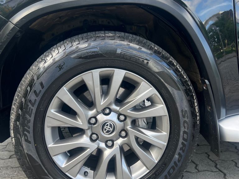 Toyota Hilux SW4 SRX 4x4 2.8 TDI 16V Dies. Aut.