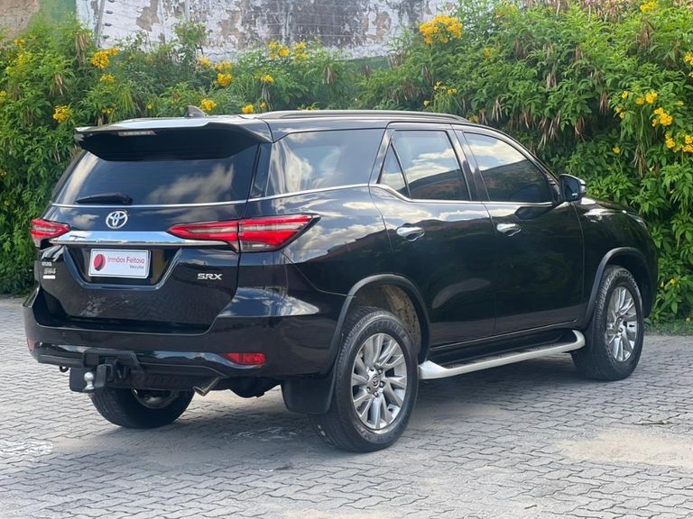 Toyota Hilux SW4 SRX 4x4 2.8 TDI 16V Dies. Aut.