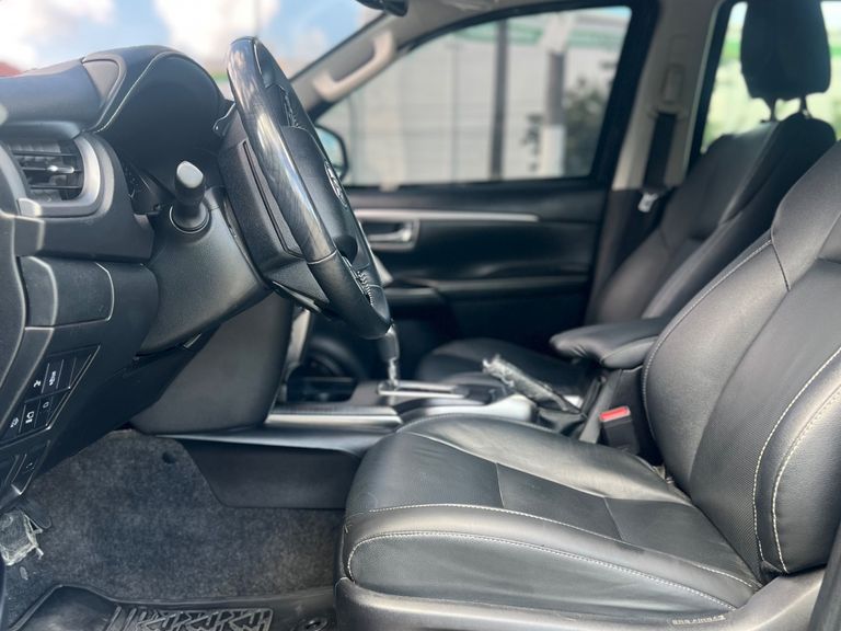 Toyota Hilux SW4 SRX 4x4 2.8 TDI 16V Dies. Aut.