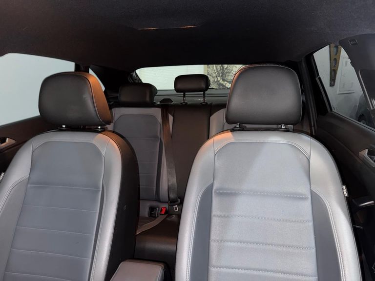 VolksWagen Nivus Highline 1.0 200 TSI Flex Aut.