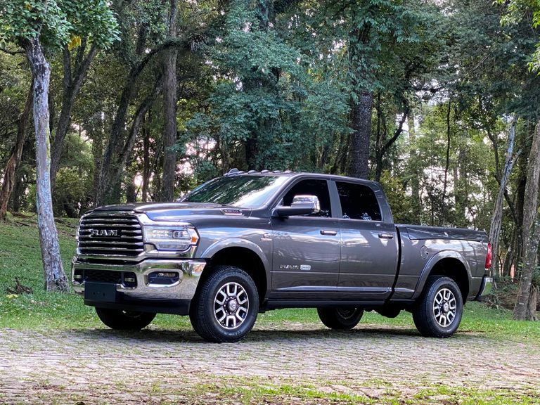 RAM 3500 LARAM. LONGHORN 6.7 TB CD 4x4 Die.