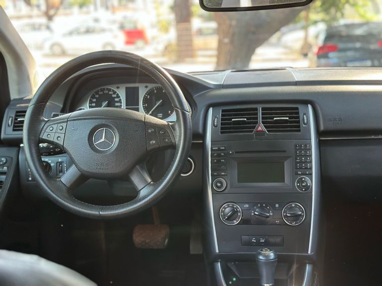 Mercedes B 180