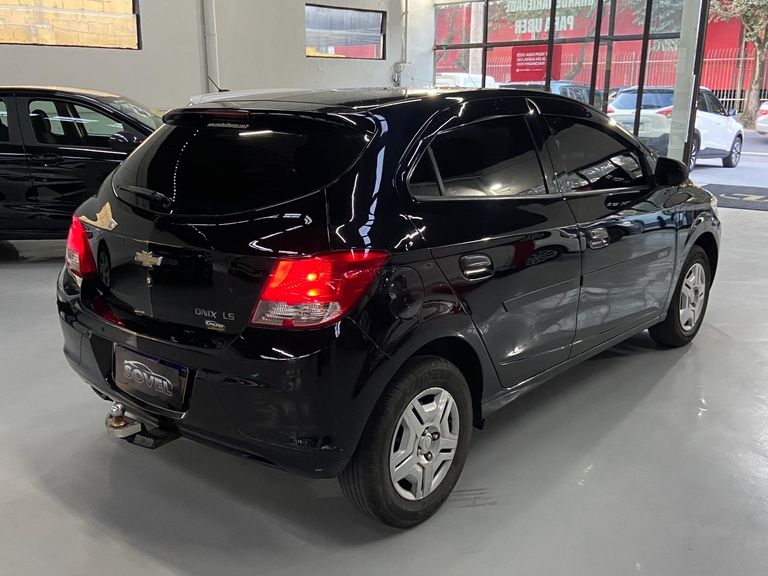 Chevrolet ONIX HATCH LS 1.0 8V FlexPower 5p Mec.