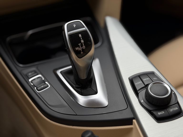 BMW 320iA Modern/Sport TB 2.0/A.Flex/GP 4p