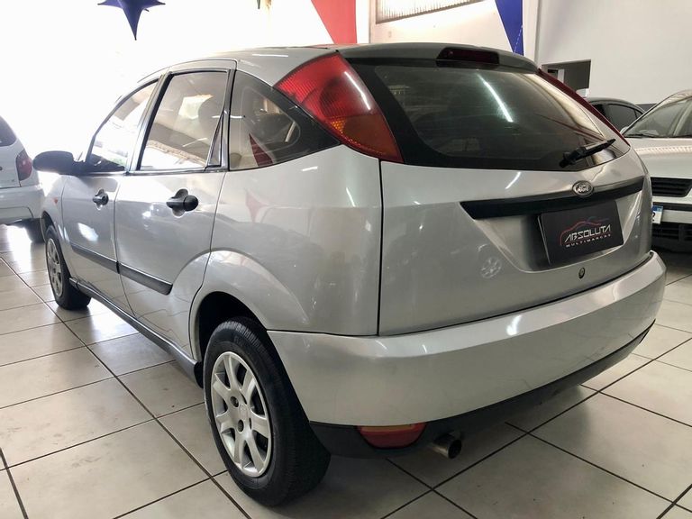 Ford Focus 1.8 16V 5p