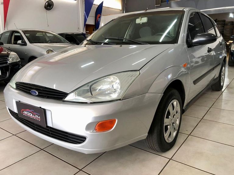 Ford Focus 1.8 16V 5p