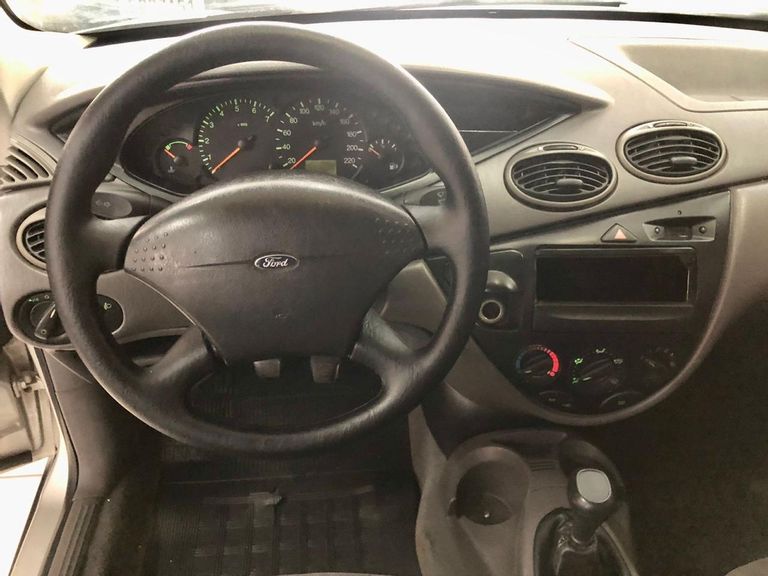 Ford Focus 1.8 16V 5p