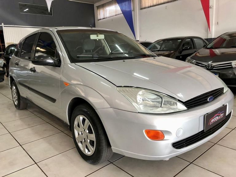 Ford Focus 1.8 16V 5p